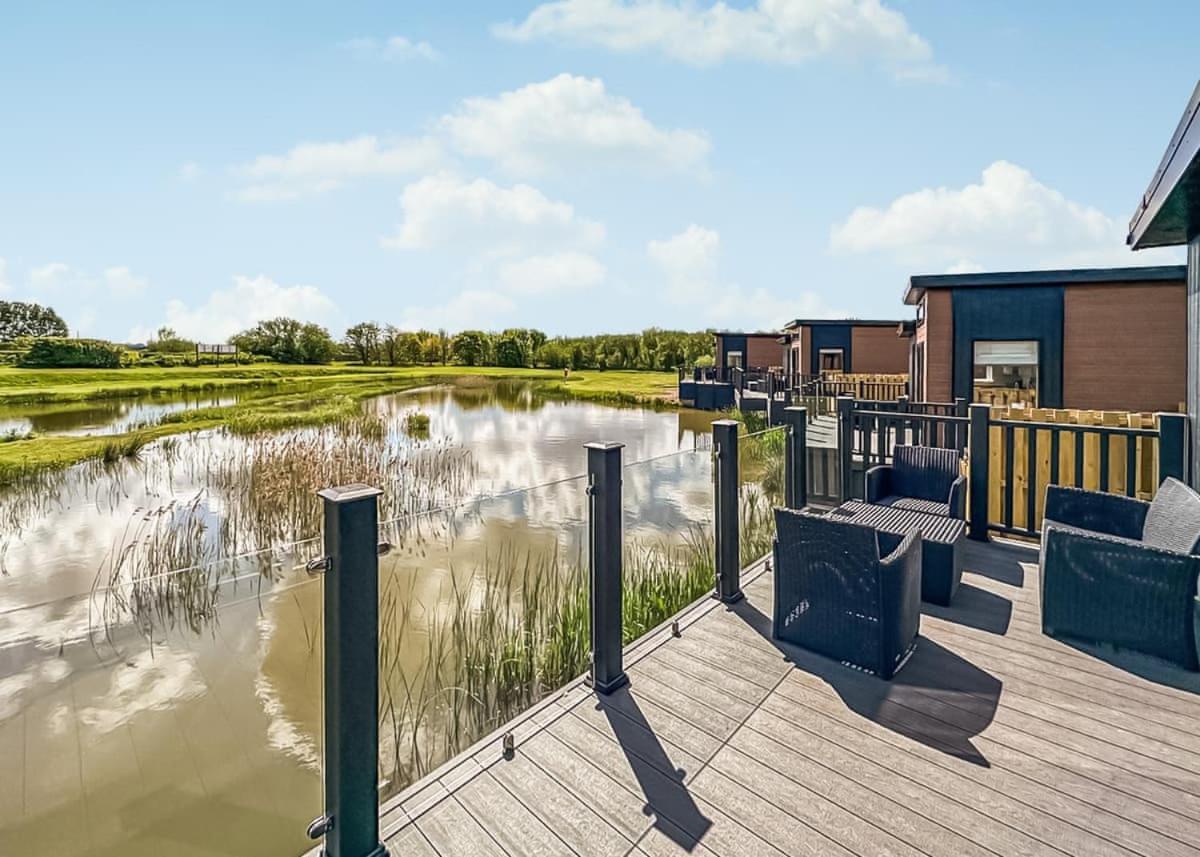 Waterside Hambleton Lakeside Lodges Poulton-le-Fylde Exterior photo